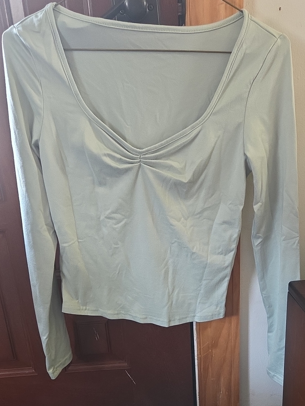 Women’s Long-Sleeve Scoop Neck Top in Light Sage New Small